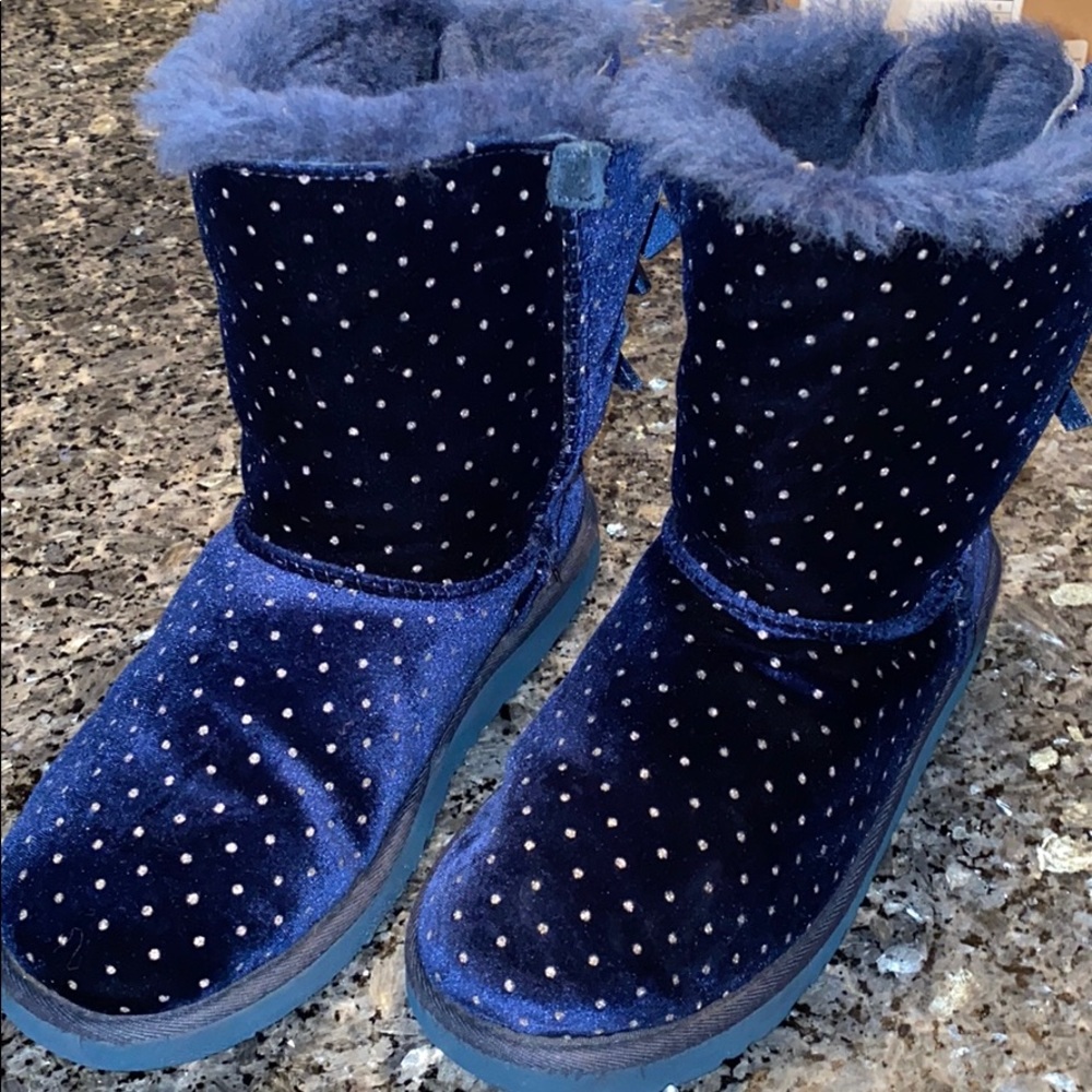 Girls Bow UGG boots Size 5
